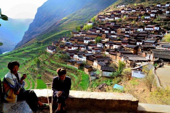 A scenic view of Lijiang Baoshan Shitoucheng