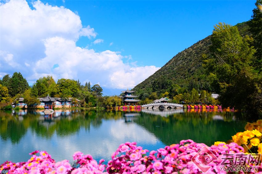 A scenic view of Lijiang Heilongtan Gujianzhuqun