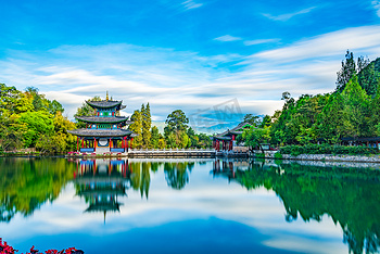 A scenic view of Lijiang Jinlongqiao