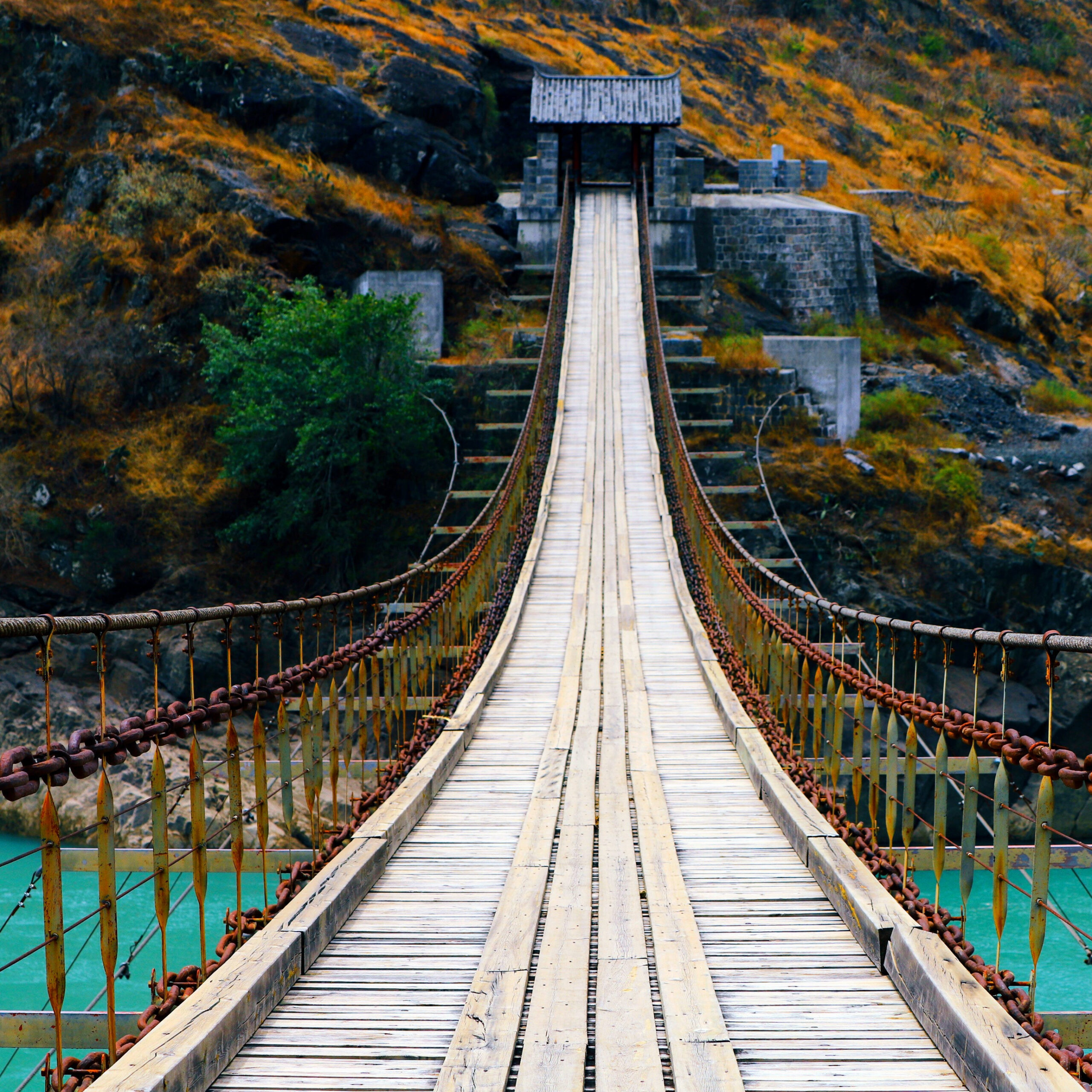 A scenic view of Lijiang Jinlongqiao