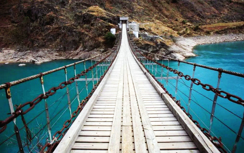 A scenic view of Lijiang Jinlongqiao
