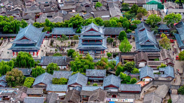 A scenic view of Lijiang Qina Gujianzhuqun