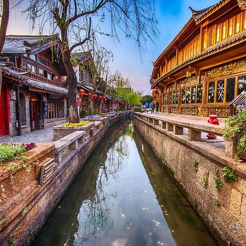 A scenic view of Lijiang Qina Gujianzhuqun