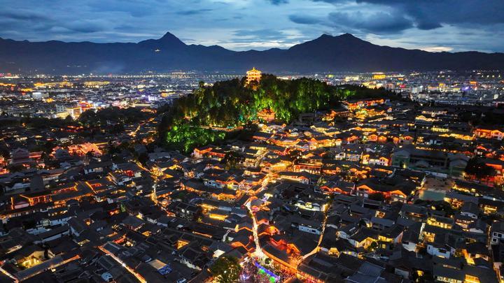 A scenic view of Lijiang Qina Gujianzhuqun