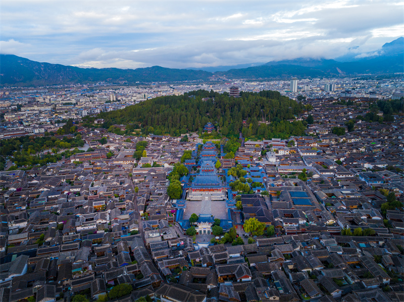 A scenic view of Lijiang Qina Gujianzhuqun