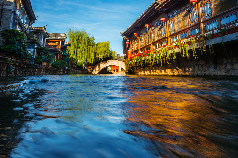 A scenic view of Lijiang Qina Gujianzhuqun