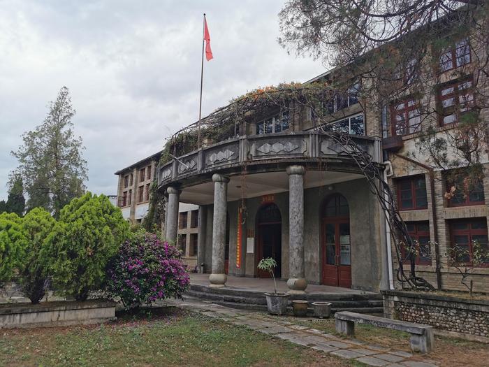 A scenic view of Lincang Fengqing Chachang Laochangqu Jiuzhi