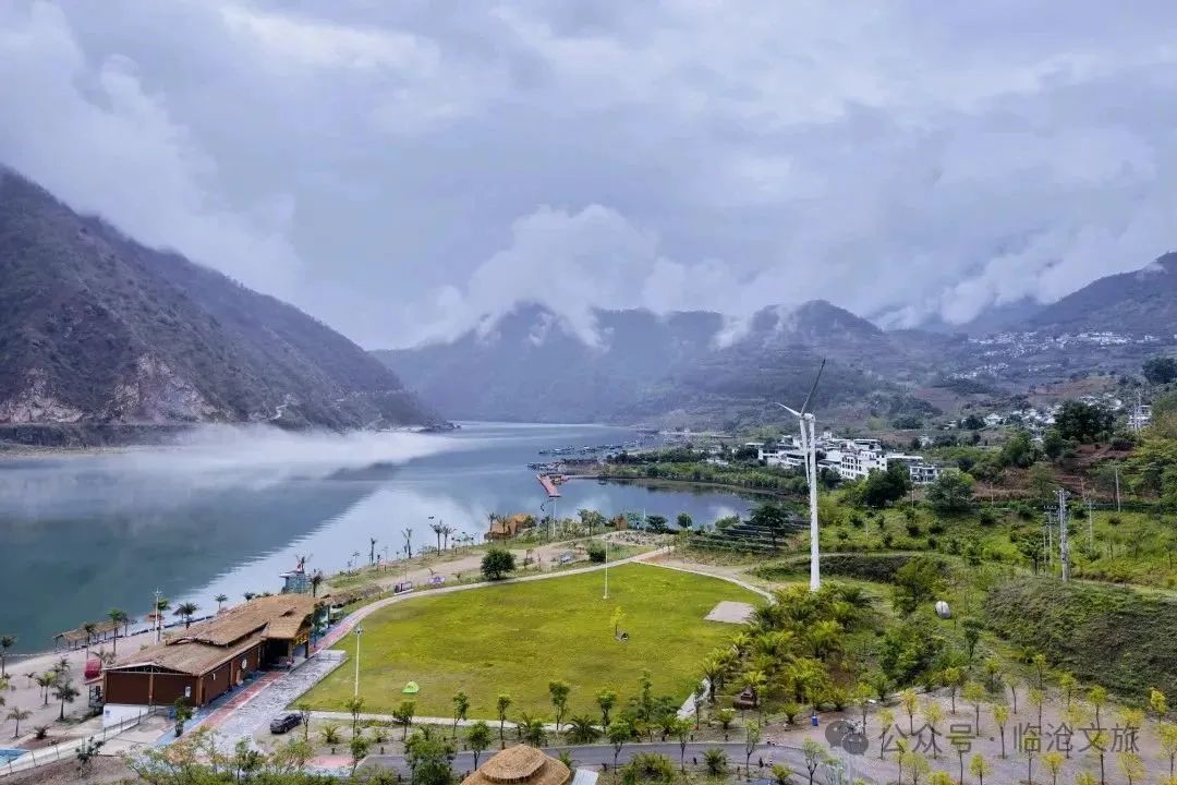 A scenic view of Lincang Fengqing Chachang Laochangqu Jiuzhi
