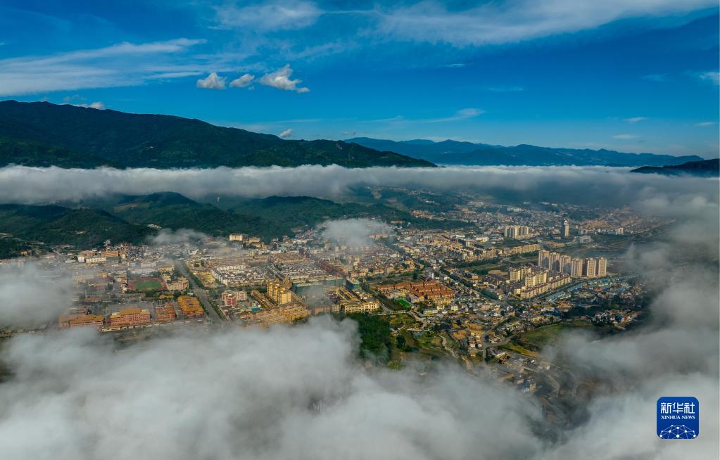 A scenic view of Lincang Liulanghe Mofangqun