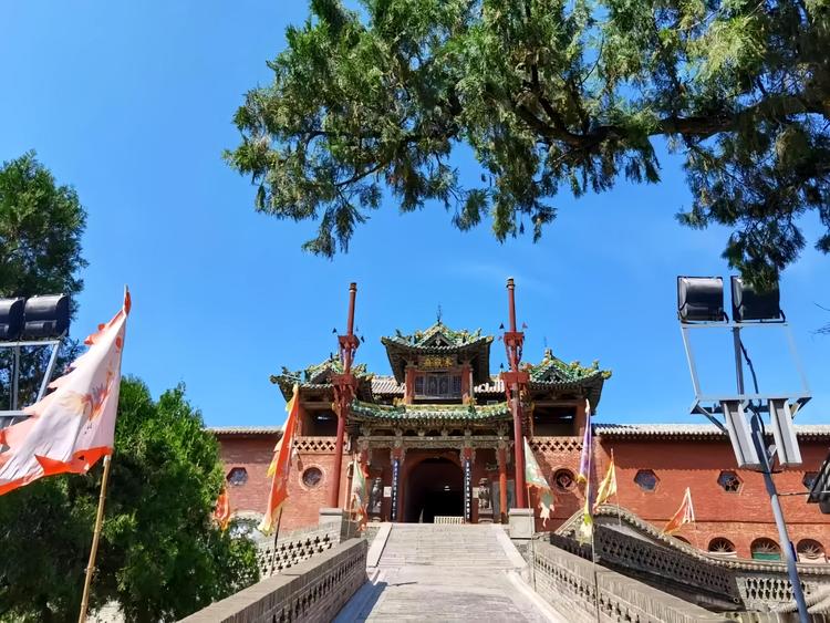 A scenic view of Linfen Baishan Dongyue Temple