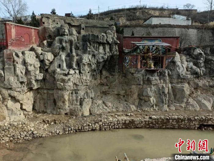 A scenic view of Linfen Guajiashan Cliff Statue