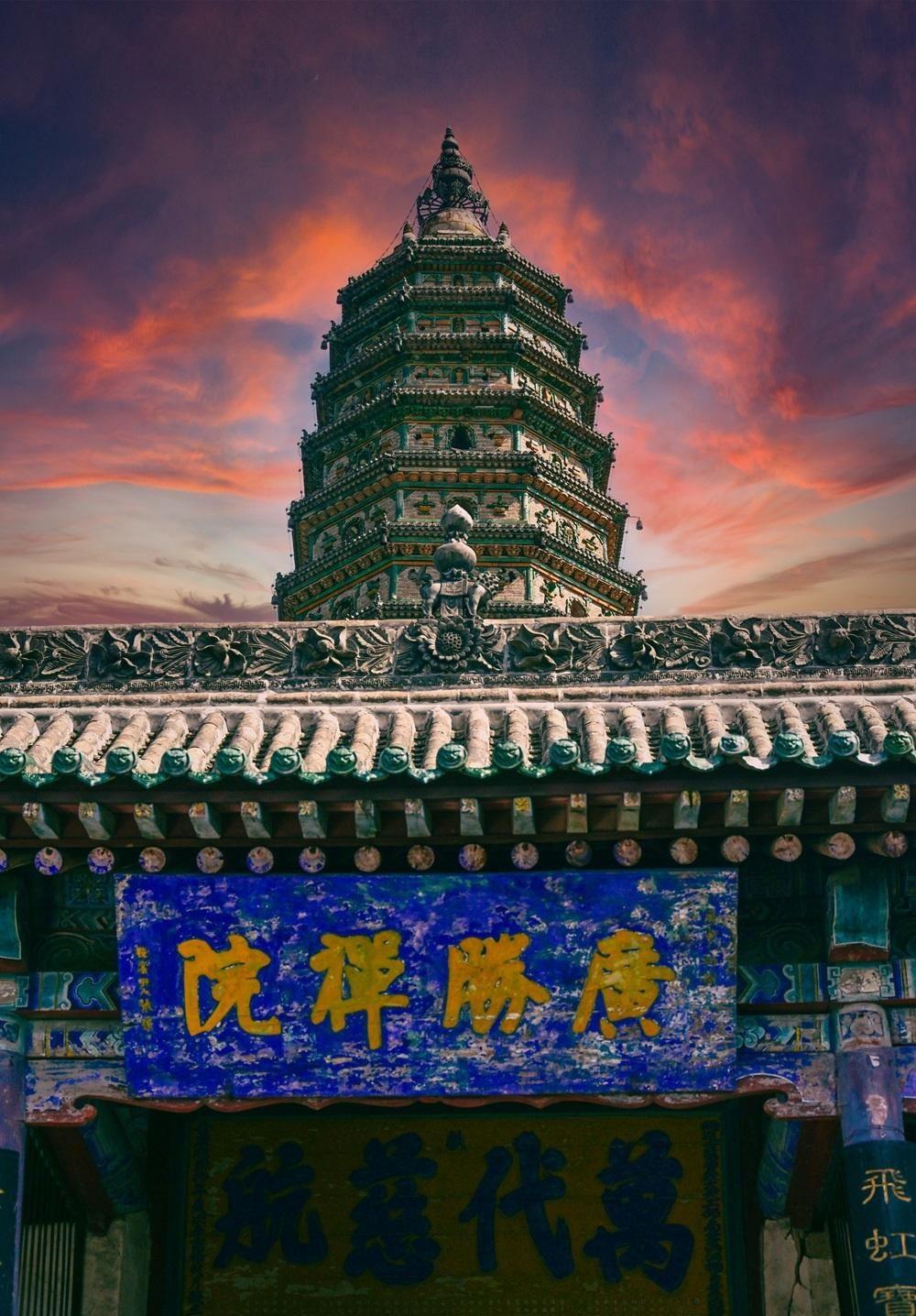 A scenic view of Linfen Lingguang Temple Liuli Pagoda