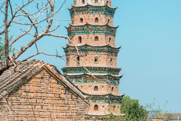 A scenic view of Linfen Lingguang Temple Liuli Pagoda