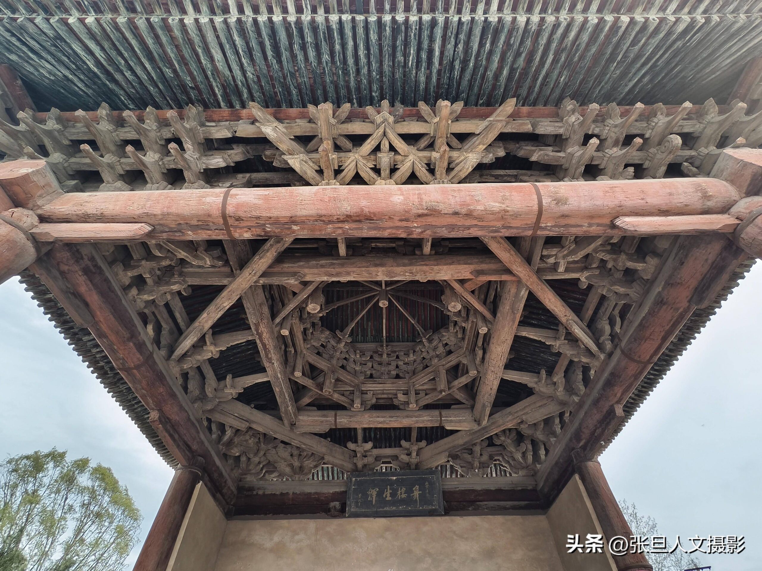 A scenic view of Linfen Qiaoze Miao Stage