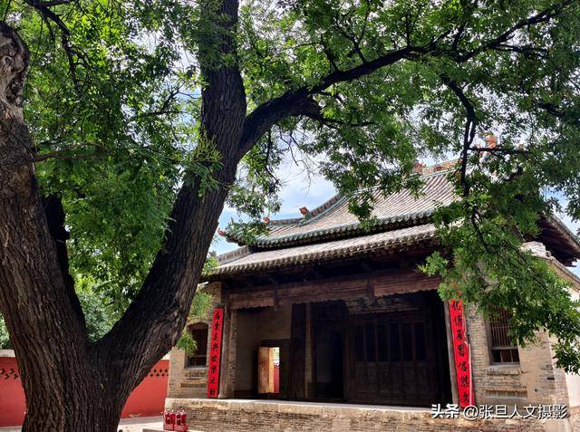 A scenic view of Linfen Wangqu Dongyue Temple