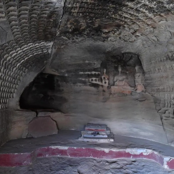 A scenic view of Linfen Yingli Thousand Buddha Grottoes