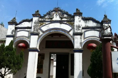 A scenic view of Lingshui Xian Suweiai Zhengfu Jiuzhi