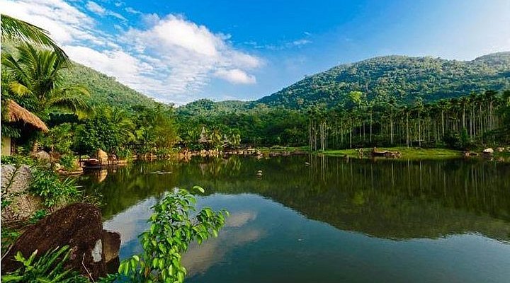 A scenic view of Lingshui Xian Suweiai Zhengfu Jiuzhi