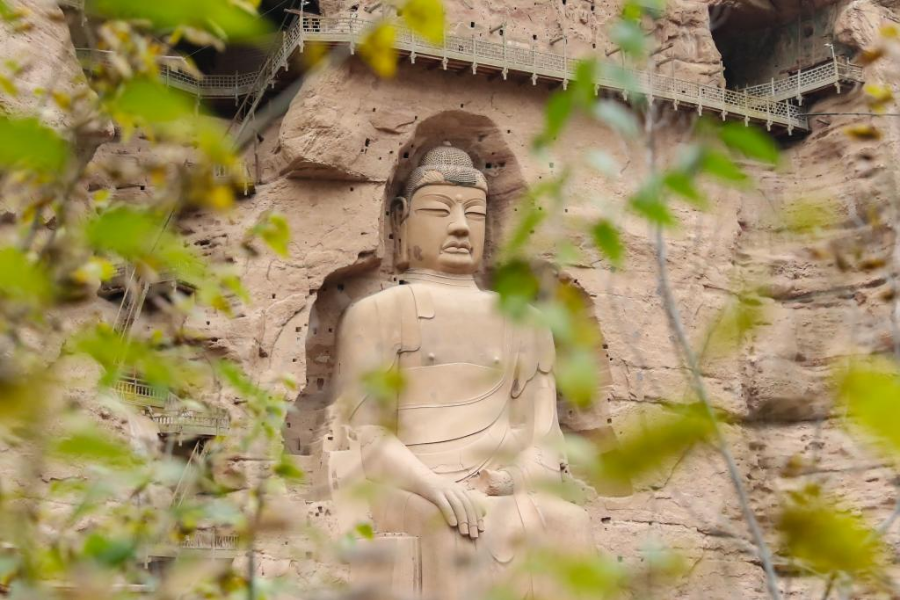 A scenic view of Linxia Binglingsi Shiku