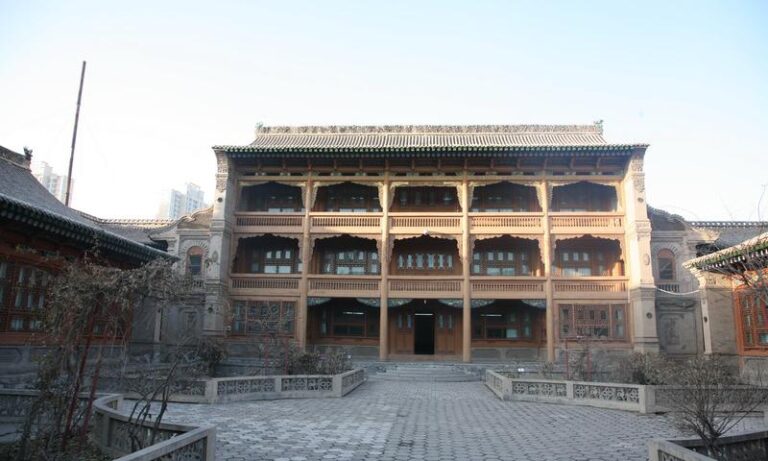 A Journey Through Time at Linxia Donggongguan Hudielou: Embrace Gansu’s Rich Culture
