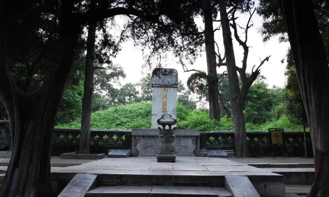 A scenic view of Linyi Huangshengqing Que Gongcao Que