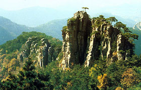 A scenic view of Linyi Huangshengqing Que Gongcao Que