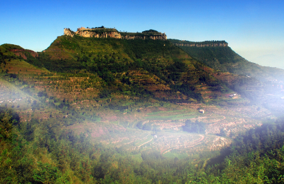 A scenic view of Linyi Jiwanggu Muqun