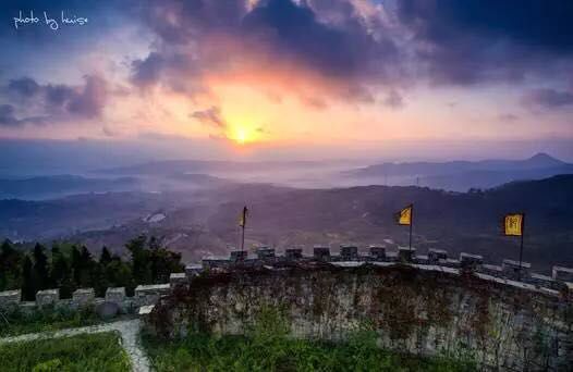 A scenic view of Linyi Jiwanggu Muqun
