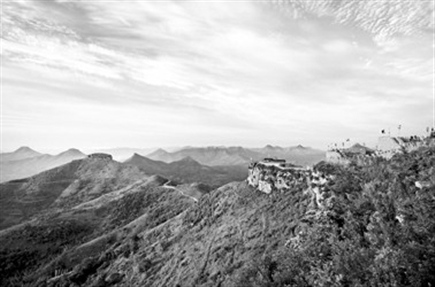 A scenic view of Linyi Jiwanggu Muqun