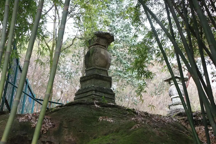 A scenic view of Lishui Lingjiusi Shita