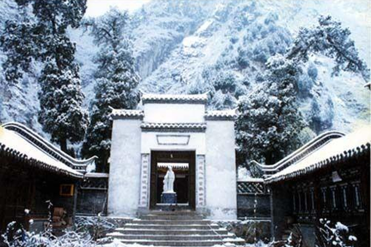 A scenic view of Longnan Dabaozishan Yizhi Ji Muqun