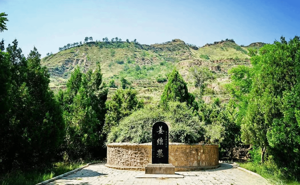 A scenic view of Longnan Wuting Mu