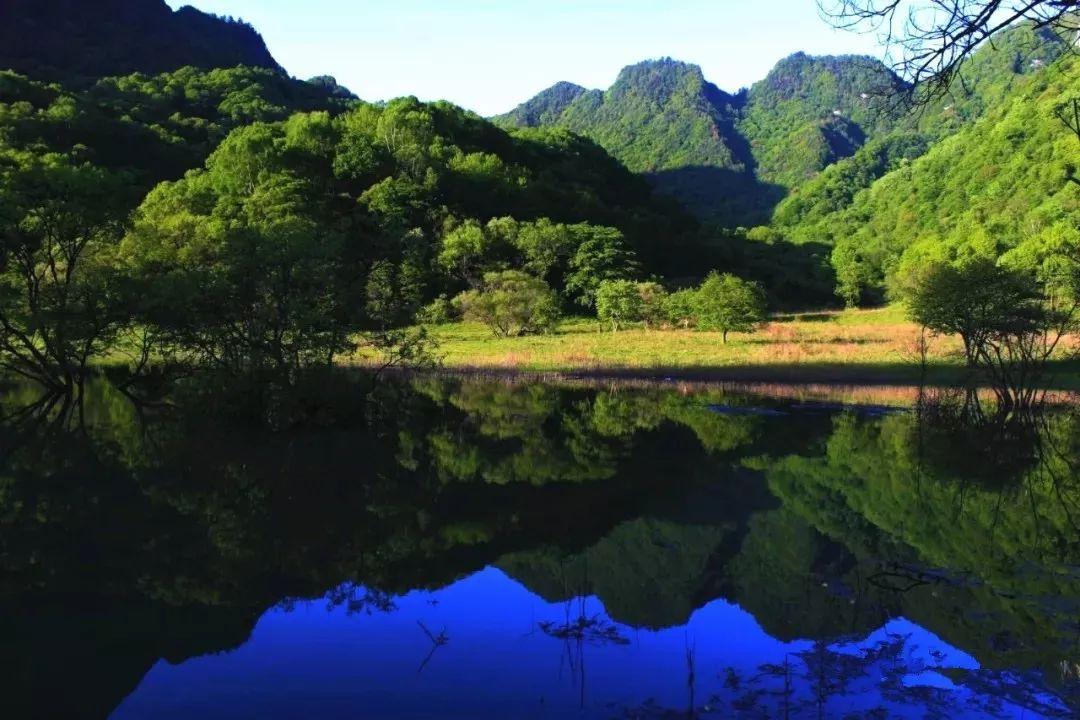 A scenic view of Longnan Xinxiu Baishuilu Ji Moya