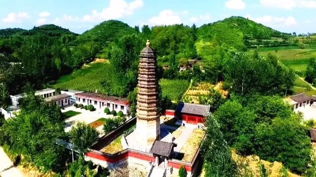 A scenic view of Longnan Xinxiu Baishuilu Ji Moya