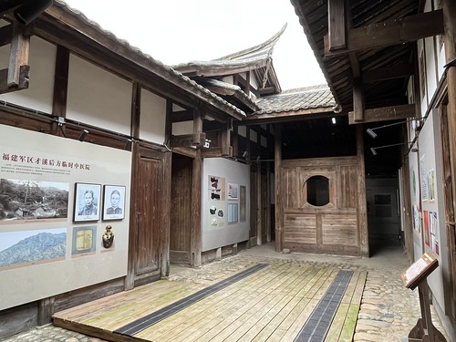 A scenic view of Longyan Caigaigong Ci