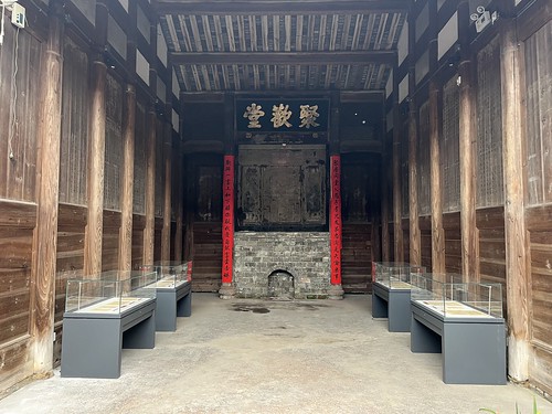 A scenic view of Longyan Caigaigong Ci
