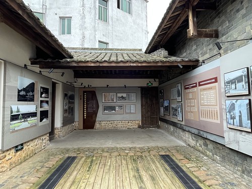 A scenic view of Longyan Caigaigong Ci