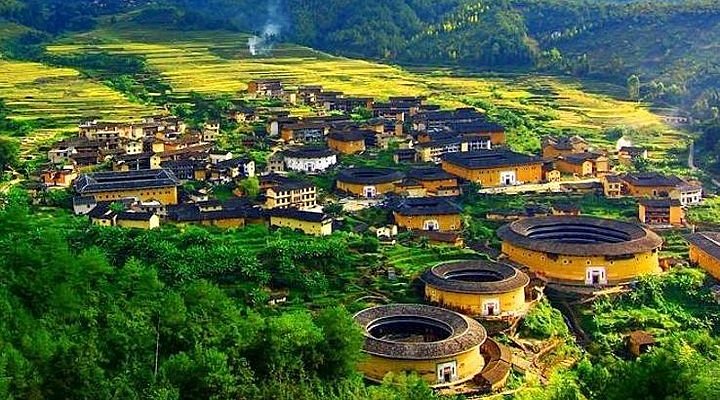 A scenic view of Longyan Guantian Lishi Dazongci