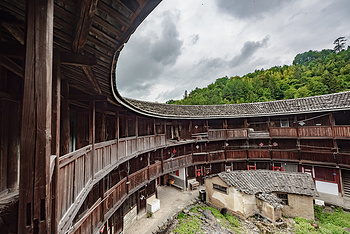 A scenic view of Longyan Linjianglou