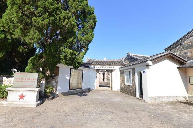A scenic view of Longyan Maozedong Caixixiang Diaocha Jiuzhiqun