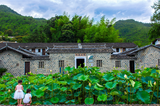 A scenic view of Longyan Maozedong Caixixiang Diaocha Jiuzhiqun