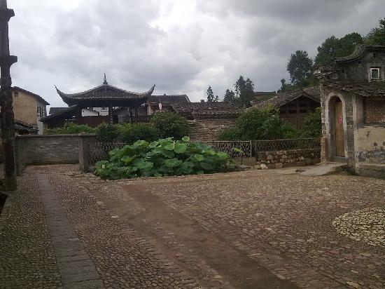 A scenic view of Longyan Peitiancun Gu Jianzhuqun