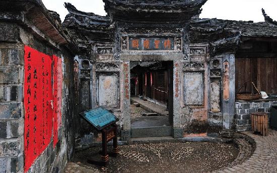 A scenic view of Longyan Peitiancun Gu Jianzhuqun