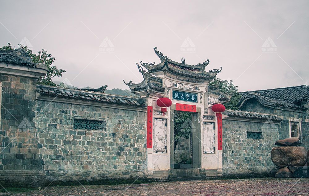 A scenic view of Longyan Peitiancun Gu Jianzhuqun
