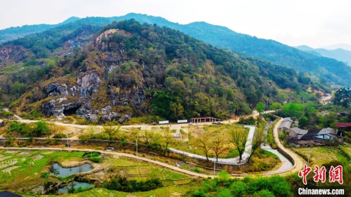 A scenic view of Longyan Qihedong Yizhi