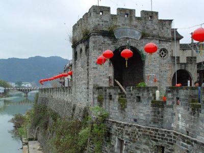 A scenic view of Longyan Tingzhou Chengqiang