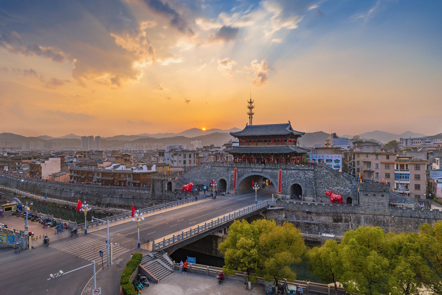 A scenic view of Longyan Tingzhou Chengqiang
