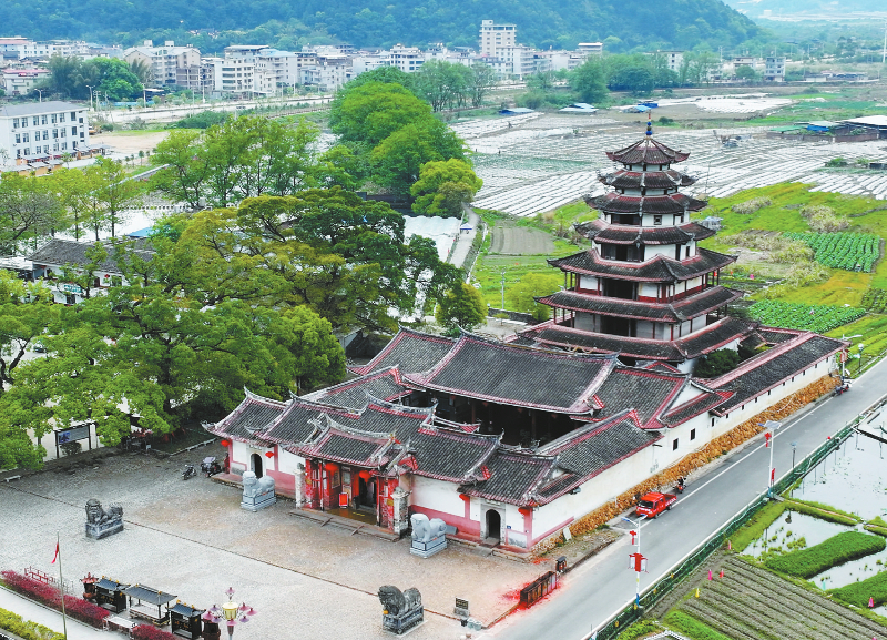 A scenic view of Longyan Xibei Tianhougong