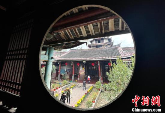 A scenic view of Longyan Xibei Tianhougong