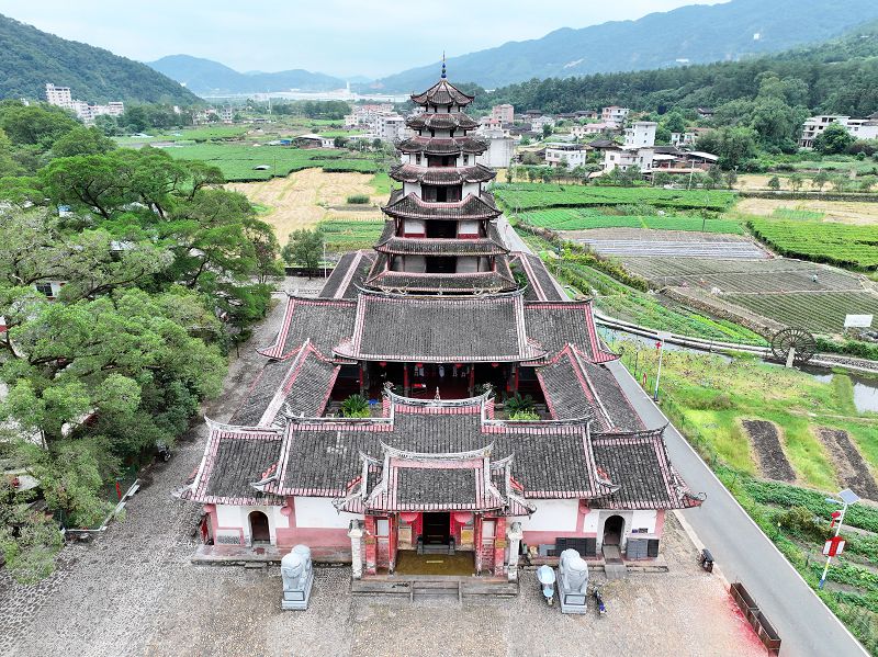 A scenic view of Longyan Xibei Tianhougong
